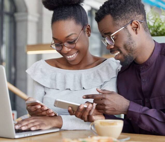 black-woman-man-have-informal-meeting-glad-view-photos-smart-phone-wear-spectacles-work-together-common-project-via-laptop-computer-min-1024x683